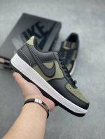 耐克nike Air Force 1 Low 空军一号低帮百搭休闲运动板鞋。柔软、弹性十足的缓震性能和出色的中底设计，横跨复古与现代的外型结合，造就出风靡全球三