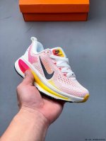 nike Air Zoom Vomero 18 缓震透气休闲慢跑鞋小童鞋 新版Vomero结合全新Zoomx和Reactx泡绵 提供双重缓震效果 铸就非凡迈步体