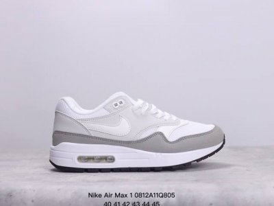 真标nike Air Max 1 Air Max 气垫 全新配色 鞋身材质均选择皮革、织物、麂皮多种材质覆盖，保证质感的前提下，层次感也相当不错。细节方面，除了