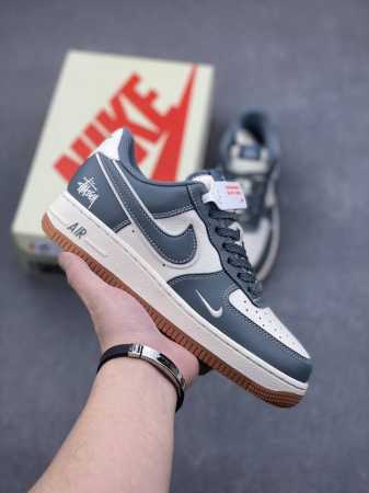 海外限量发售！公司级nike Air Force 1 '07 Low “斯图西联名--灰白生胶”空军一号 低帮 运动鞋 休闲鞋 折边针车 工艺难度大 原楦头原纸 - 点击图像关闭