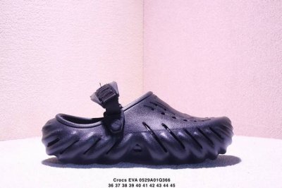 公司级卡骆 Crocs Eva 波波 防滑透气 运动凉鞋 一体成型鞋身的创新洞洞鞋 大胆的雕刻外观造型和运动灵感设计 活力十足 穿上它就是街头潮流的代表 变身时