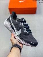 nike 耐克 原楦原纸版数据开发 采用全新热熔工艺组合双层超轻透气网织布鞋面材质 内里嵌入定型海绵 全掌型 Reactx 泡绵中底 外置防滑耐磨橡胶底片颠覆式