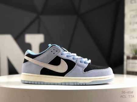 耐克 Nk Dunk Low 低帮休闲板鞋 Hf3063 400 #鞋款采用简洁外观，结合优质材料与柔软衬垫，舒适耐穿。配色由煤黑、橡皮浅褐和淡象牙白搭配，统一 - 点击图像关闭