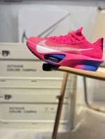 耐克 Nike Alphafly 3 proto 阿尔法三代 两个Airzoom缓震配置 全掌型碳纤维板 缔造出色推进感 中底Zoomx 泡绵从后跟延伸至鞋头