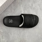 本地 核心私 韩国限定Mlb Chunky Mound Dia Monogram 拖鞋 字母印花 百搭潮流款情侣拖鞋 代购专属 原厂代工轻量发泡鞋底 环保复合去