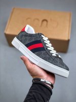 Gucci 2024轻奢单品 古驰百搭休闲运动板鞋 明星同款 小红书爆款 精选头层小牛皮 鞋面走线工整 清晰质感 高端时尚 简约大气 防滑舒适 鞋底采用固特异内