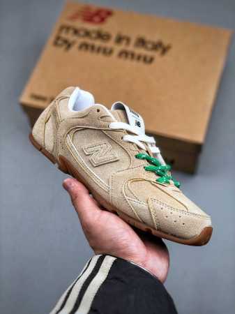 N版特价 Miumiu X New Balance 530系列 意大利奢侈品牌 缪缪联名款 低帮经典复古休闲鞋 #鞋款采用解构和轻盈的设计，彷旧的布料包覆着 N - 点击图像关闭