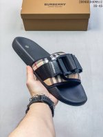 Burberry 2025早春新款拖鞋，新推出的格纹Dive拖鞋，采用流线型鞋垫设计 ，时尚美观，环保的Eva材质，轻盈又耐用 Dive格Lao花系列以简约的纯