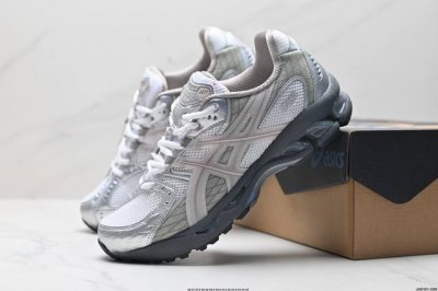 公司级Asics Gel-Nimbus 10.1 亚瑟士 复古先锋 潮流 拼接耐磨 低帮休闲跑步鞋 货号:1203A723-100 尺码:36 37 37.5