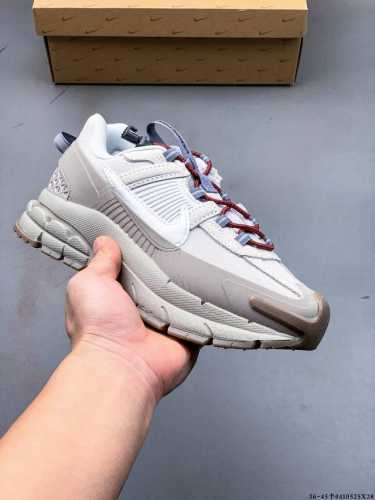 集图 公司级！耐克Nike Zoom Vomero Roam 潮流低帮休闲运动鞋 Nike Zoom Vomero Roam男子冬季款运动鞋专为城市环境匠心设计