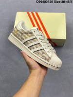 阿迪达斯 Adidas Superstar 2025年新款鞋子 蛇年新款经典贝壳头系列 新款休闲板鞋潮流男女士运动鞋 鞋面柔软皮革拼接材质 标志性的贝壳鞋头 简