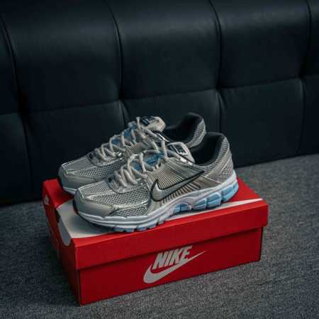 核心私 nike 耐克夏季 Zoom Vomero 5 运动鞋休闲训练跑步鞋 Nike Zoom Vomero 5 男女子运动鞋妥帖包覆足部 提供透气支撑效果 - 点击图像关闭
