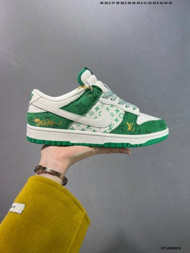 170 公司级Nike Dunk Sb Low 定制配色 定制Dunk Sb顾名思义，具有经典的Dunk血缘，又注入了更多的时尚元素。相较于普通的Dunk滑板鞋