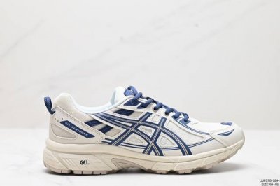 公司级gel-Venture 6系列 经典跑鞋 如今机能风和户外风吹得正劲，便是主打“Urban Outdoor机能越野风格”，城市和户外场景都能轻松应对。关键