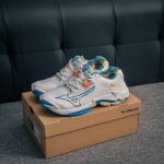 核心私 Mizuno美津浓 Wave Lightning Z8 舒适 防滑耐磨 低帮 训练鞋 货号：V1Ga 056 尺码号：36 36.5 37.5 38 3