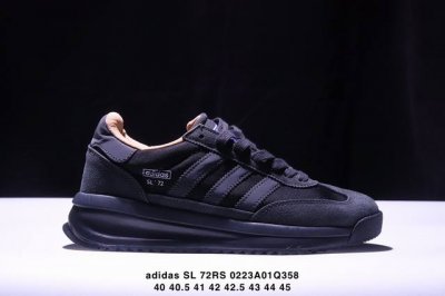 Adidas Originals Sl 72Rs 超轻便透气复古慢跑鞋 鞋头的设计饱满圆润 鞋面是翻毛皮和尼龙材质结合 上脚舒适柔软 橡胶大底非常耐磨防滑 包裹