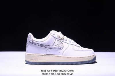 耐克nike Air Force 1 Low 空军一号低帮百搭休闲运动板鞋。柔软、弹性十足的缓震性能和出色的中底设计，横跨复古与现代的外型结合，造就出风靡全球三