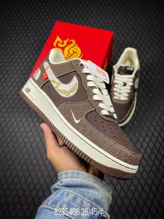 B 耐克Nike Air Force 1 Low 空军一号 Af1 蛇年北面限定版，蛇皮纹防水高定。低帮百搭休闲运动板鞋。柔软、弹性十足的缓震性能和出色的中底设 - 点击图像关闭