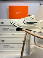 耐克 Nike Quest 6.0 极速网面透气 时尚休闲跑步鞋 简约高科技设计采用多层材料，为双足带来凉爽感受和稳固体验时尚鞋面搭配中足包覆设计，提供稳固贴合