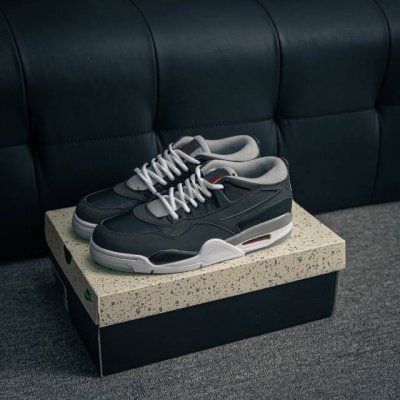 核心私 Air Jordan 4 Remastered Aj4 乔4重制黑灰白 #改造后的设计采用了由纺织网布、皮革和麂皮混合而成，散发出时尚、高级的外观，同时