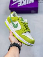 福利特价带半码 耐克nike Sb Zoom Dunk Low 板鞋 系列经典百搭休闲运动板鞋加厚鞋舌的填充，使舒适性大大提升，同时也更方便穿脱中底部分则加入了
