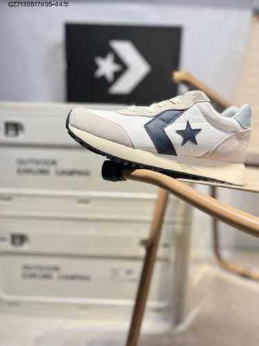 170 王源同款即刻换上全新「学院复古跑鞋」 它的灵感源自 Converse上世纪的经典跑鞋鞋款，是对20世纪70年代末和80年代初跑步浪潮的致敬。复古跑鞋鞋型