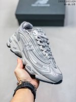 公司级NB新百伦New Balance M 0 系列低帮复古老爹风休闲运动慢跑鞋 据悉，New Balance的复古鞋型M 0系列将在2024年正式回归。而自家
