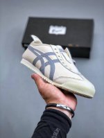 Onitsuka Tiger Mexico 66Silp-On 鬼冢虎 低帮减震支撑低邦运动休闲鞋 这款鞋由皮革制成，具有鞋跟交叉加固设计，可提供更高的稳定性和