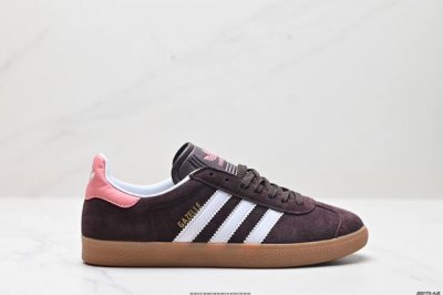 真标adidas Originals Gazelle 三叶草休闲防滑耐磨低帮板鞋 鞋头出色设计 塑就出众贴合感 稳固的后跟贴合足部曲线设计 软弹舒适 不易磨脚
