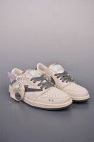 Fragment X Travis Scott X 北面 Air Jordan 1 Low 三方联名倒钩 全新的三方联名低帮倒钩鞋面延续了黑脚趾设计，整双鞋以全