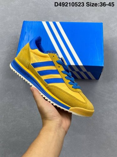 adidas Original Sl 72 Og W 阿迪达斯 低帮 男女同款 德训足球风百搭低帮休闲运动板鞋 鞋款在保留了经典的外观基础上 在尼龙材质里增加了