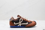 公司级Loewe罗意威 Ballet Runner 2.0小牛皮 圆头系带 低帮 生活休闲鞋 以其独特的设计和舒适度赢得了时尚界的青睐 这款鞋的鞋头设计充满趣味