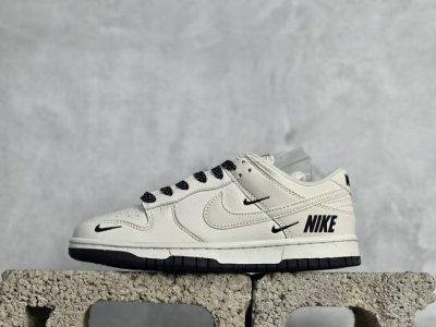 k版 Nike Sb Dunk Low 联名三勾米黑 性价比天花板 尝鲜先行版 原装头层材料 独家版型蒸餾加工 帶來的是更好的视觉和脚感体验 大厂纯原品质出货