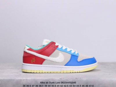 特价耐克nike Sb Dunk Low 复古低帮休闲运动滑板板鞋。采用脚感柔软舒适zoomair气垫，有效吸收滑板等极限运动在落地时带来的冲击力，为街头运动者