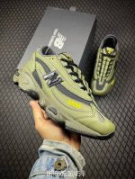 B 公司级新百伦New Balance 1000 系列低帮复古老爹风休闲运动跑步鞋 New Balance 在不同配色上其鞋面材质呈现不同感觉，无论是运动风抑或