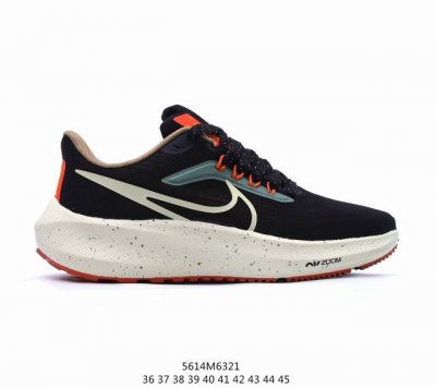 Nike 耐克 原楦原纸版数据开发版型，采用全新双层超轻透气网眼布材质，内里嵌入定型海绵，中底搭载前zoom+全掌react配置全新耐克nike Air Zoo