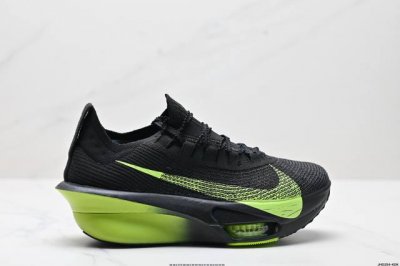 公司级新品发布 Nike Air Zoom Alphafly Next%3 proto整体采用前作的设计语言 并且对后者的细节进行升级 马拉松和长距离路跑的性能