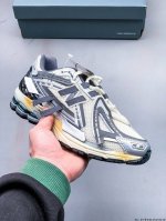 New Balance M1906Ri Nb宝藏老爹鞋款，复古元素叠加，质感超级棒，楦版型材料细节做工精细，货如实拍图 作为Nb最经典的档案鞋型之一，与2002