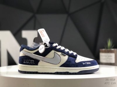 310 公司级带半码Nike Dunk Low 此款主张打破传统的工业化流水线设计限制，以Made By Ideas的超级创意为理念，集结众多潮流设计师，结合时