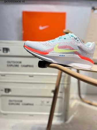 160 Nk Air Winflo 11登月跑鞋 登月10代超轻网面跑步鞋 脚跟区域营造出色舒适度，而在鞋底部分，搭载全掌型Zoom Air配置耐克网面透气跑鞋 - 点击图像关闭