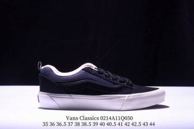 Vans Classics Knu Skool 苏格兰格纹拼接 厚鞋舌面包鞋 Vans联名超火的土豆鞋，复古经典，鞋头放大、包边上移加厚、鞋舌加厚。Vans C