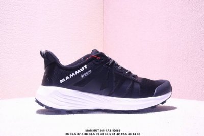 公司级Mammut猛犸象 户外机能训练 登山鞋 采用了专业的鞋底设计 耐磨的橡胶大底和特殊的防滑纹路设计 无论是在崎岖的山路还是湿滑的岩石上 都能为穿着者提供稳