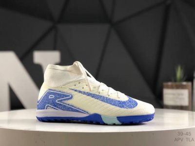 Nike 耐克 Nike Phantom Luna Ii Elite Lv8 Fg 月煞系列天然硬质草地足球鞋 类型：男鞋 码数：39 40 41 42 43