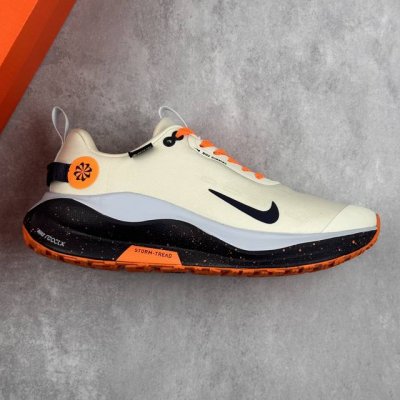 本地 核心私 公司级耐克Nike Reactx Infinity Run 4 Gtx 马拉松机能风格轻量跑鞋 鞋面搭配位于足弓处的全新板带设计，细致包裹双脚，为