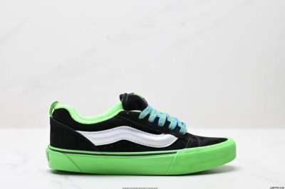 公司级范斯Vans Vault Knu Skool Vlt Lx 休闲复古滑板鞋 与 Og 版本的 Knu Skool 稍有不同的是 Knu Skool 轻薄的