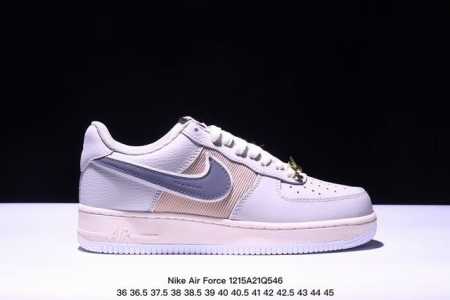 耐克nike Air Force 7空军一号低帮百搭休闲运动板鞋。柔软、弹性十足的缓震性能和出色的中底设计，横跨复古与现代的外型结合，造就出风靡全球三十多年的f - 点击图像关闭
