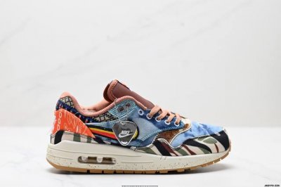 公司级Nike Air Max 1 耐克气垫 缓震 耐磨运动鞋 鞋身材质均选择皮革 织物 麂皮多种材质覆盖 保证质感的前提下 层次感也相当不错 带有开窗式 Ai