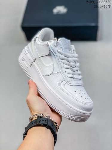 Nike 耐克低帮板鞋 空军一号 Af1马卡龙 Af1厚底增高百搭运动板鞋 Nike Air Force 1 “Shadow” 造型设计上与 Sacai X N