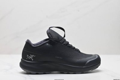 公司级Arcteryx始祖鸟 Aerios Fl Gtx 覆盖防水 低帮户外登山徒步鞋 特有的独立衬垫 穿着更合脚 带有Gore-Tex防水内衬 提供透气性和防