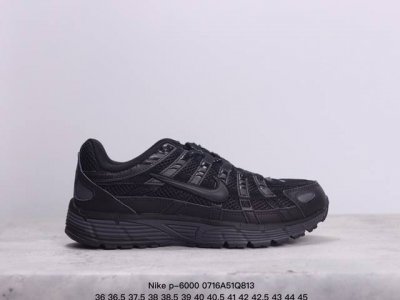 耐克nike P-6000 跑鞋内外侧都用了红色的钩子，采用透气材料，搭配匠心覆面，再现千禧年代的跑鞋风格，塑就大气外观。鞋款秉承 Nike Pegasus 2